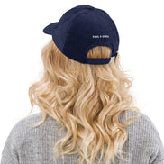 Cord Base Cap mit dog mom Stickerei - verstellbare Baumwoll-Cord-Cap für Dog Moms von Paul Emma